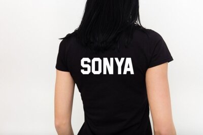 Женские футболки с именем на спине