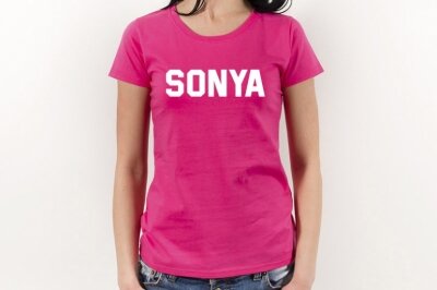 Разноцветные женские футболки с именем