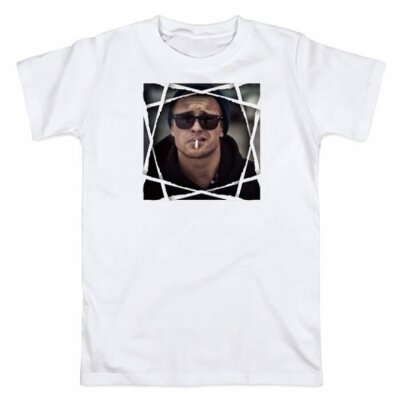 Футболка мужская с оригинальным макетом фото