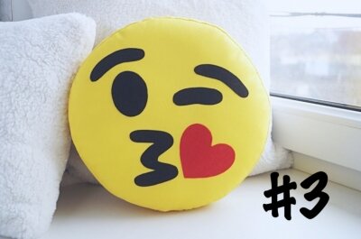 Подушка смайл Поцелуйчик